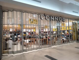Stylish Commercial Folding doors for Connor Frankston