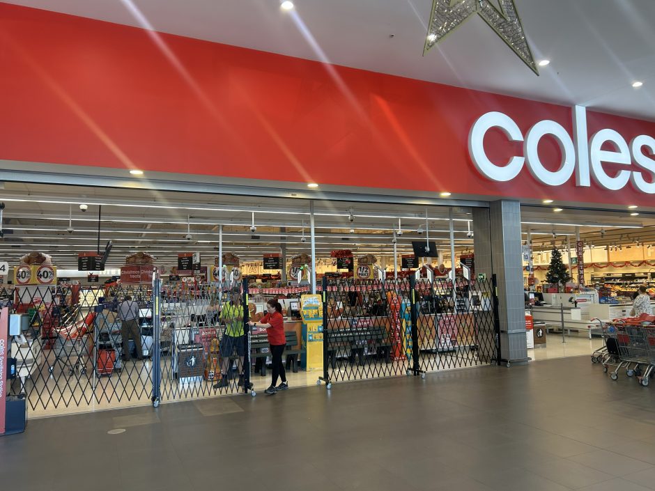 Coles Uses Expandable Crowd Control Barriers 